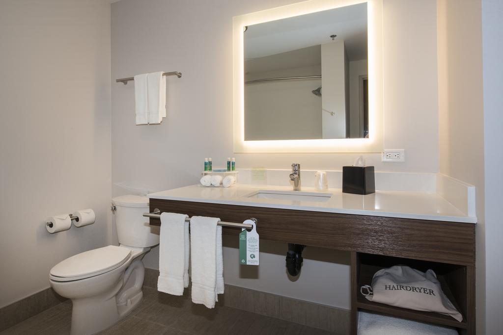 Holiday Inn Express & Suites Victoria-Colwood By Ihg Langford Exterior foto